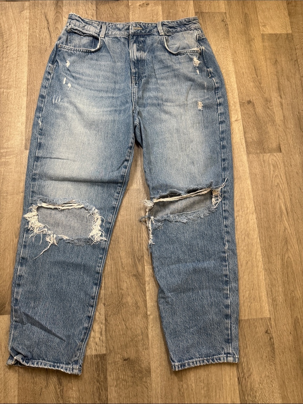 Zara women’s Relaxed Fit Jeans - Light Blue size 12.